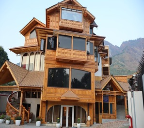 Kashmir Mahal Resorts